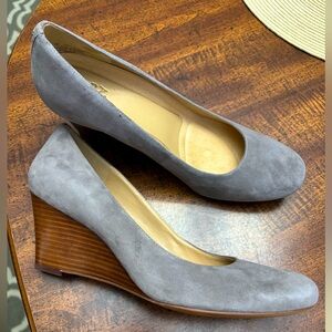 Naturalizers Gray Wedges (Leather upper)for the fall 🍁 very comfortable 2” tall